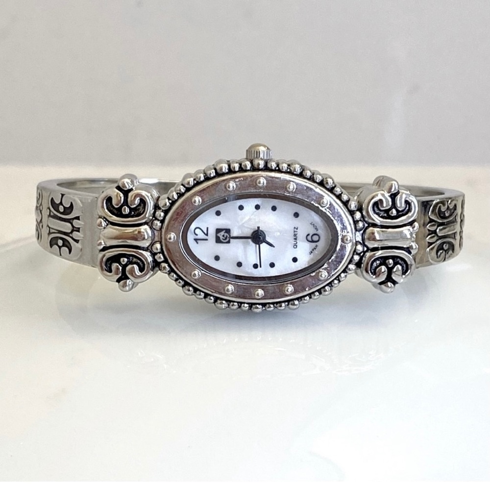 Vintage Silver Tone Butterfly Motif Small Watch - Picture 4 of 5